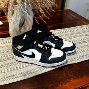 Jordan Kids Navy and White 7Y/Big Kids